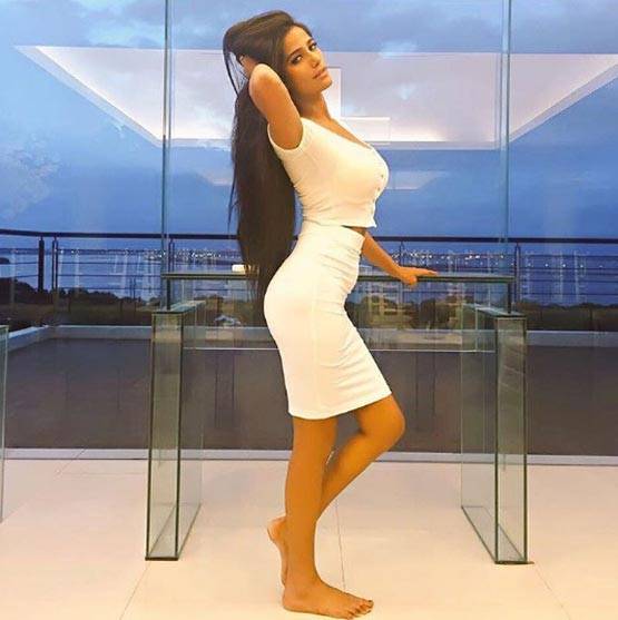 दुनिया के सामने जल्द आएगा पूनम पांडे का 'सीक्रेट', देखें PHOTOS