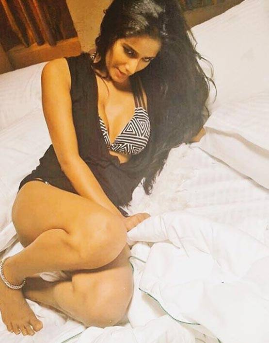 दुनिया के सामने जल्द आएगा पूनम पांडे का 'सीक्रेट', देखें PHOTOS