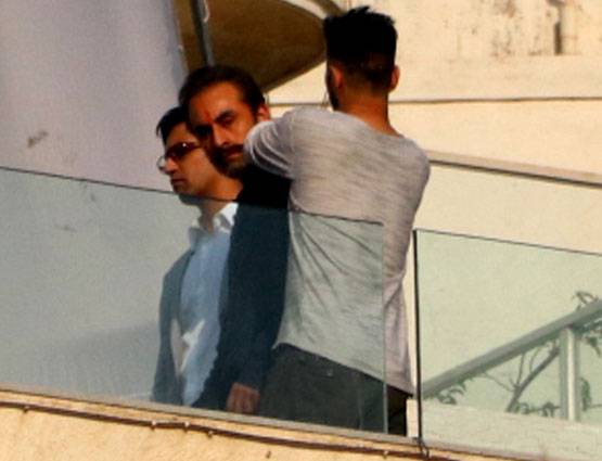 PHOTOS: संजय दत्त नहीं ये रणबीर कपूर हैं, ध्यान से देखिए!