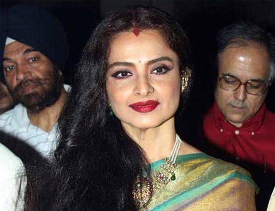 अमिताभ से लेकर सनी लियोनी तक नकली हैं इन बॉलीवुड स्टार्स के नाम