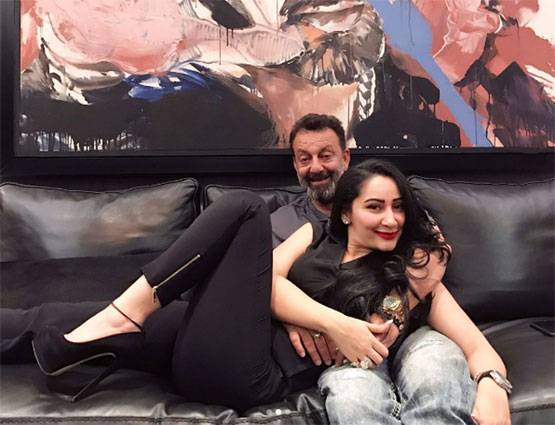देखें, बॉलीवुड एक्टर संजय दत्त और उनकी वाइफ मान्यता की क्यूट फोटोज