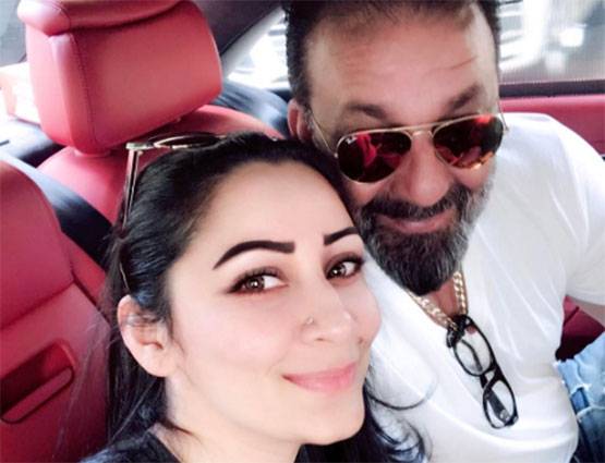 देखें, बॉलीवुड एक्टर संजय दत्त और उनकी वाइफ मान्यता की क्यूट फोटोज