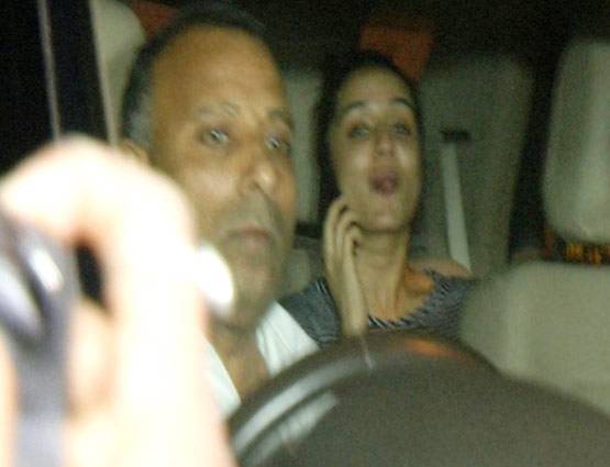 PHOTOS: आदित्य रॉय से भिड़े फरहान, मनाने पहुंची श्रद्धा