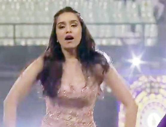IPL में फुल मस्ती में नाचीं 'हाफ गर्लफ्रेंड' श्रद्धा कपूर