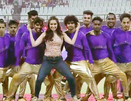IPL में फुल मस्ती में नाचीं 'हाफ गर्लफ्रेंड' श्रद्धा कपूर