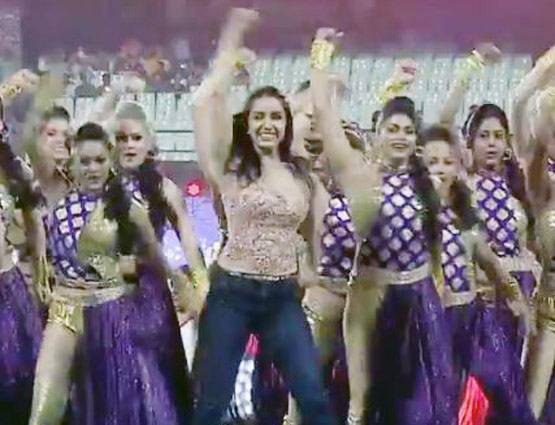 IPL में फुल मस्ती में नाचीं 'हाफ गर्लफ्रेंड' श्रद्धा कपूर