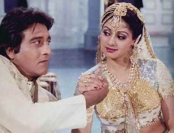 माधुरी, श्रीदेवी सहित जब इतनी छोटी एक्ट्रेस के साथ विनोद खन्ना ने किया रोमांस