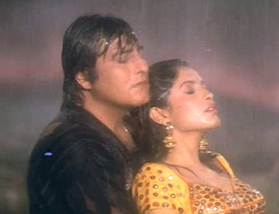 माधुरी, श्रीदेवी सहित जब इतनी छोटी एक्ट्रेस के साथ विनोद खन्ना ने किया रोमांस