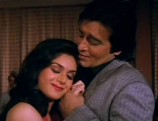 माधुरी, श्रीदेवी सहित जब इतनी छोटी एक्ट्रेस के साथ विनोद खन्ना ने किया रोमांस