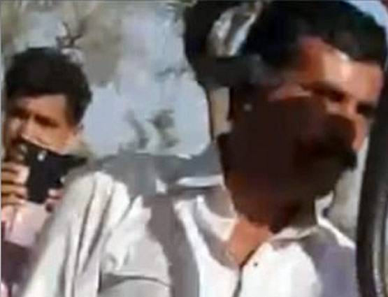 PHOTOS: कोबरा के साथ इस शख्स ने ली सेल्फी, और घंटे भर बाद हो गई मौत