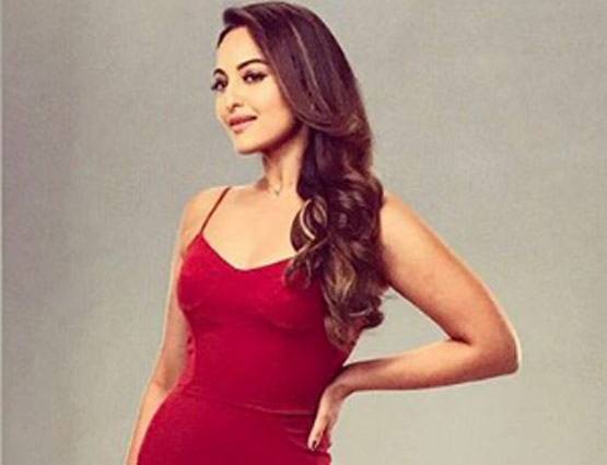 देखें- कैसे जिम में पसीना बहाकर फैट टू फिट हुईं सोनाक्षी सिन्हा