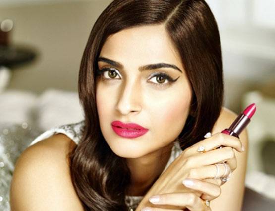 11 ऐसे मौके जब फिसली सोनम की जुबान, पढ़ें उनके बेवकूफी भरे बयान