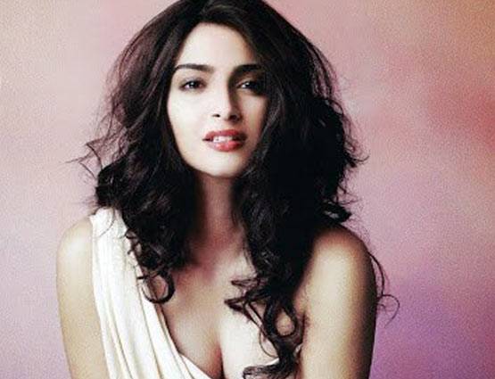 11 ऐसे मौके जब फिसली सोनम की जुबान, पढ़ें उनके बेवकूफी भरे बयान