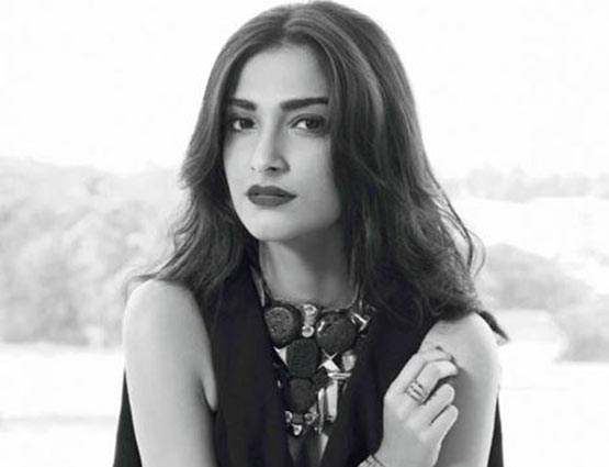 11 ऐसे मौके जब फिसली सोनम की जुबान, पढ़ें उनके बेवकूफी भरे बयान