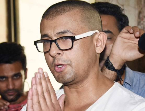 सोनू ने मुंडवाया सिर, मौलवी ने कहा- अब पहनाएंगे जूते की माला