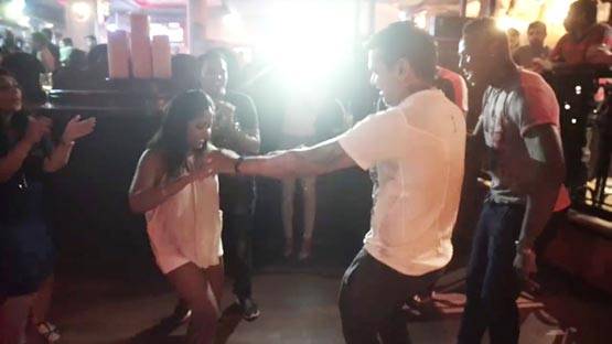 नरेन ने बचपन की दोस्त को बनाया पत्नी, करते हैं मस्ती, देखें PHOTOS