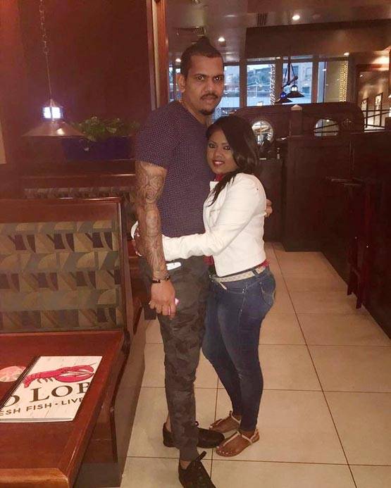 नरेन ने बचपन की दोस्त को बनाया पत्नी, करते हैं मस्ती, देखें PHOTOS