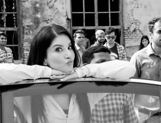 खुलासा- असल में शर्मीली हैं सनी लियोनी, शाहरुख ने यूं की मदद