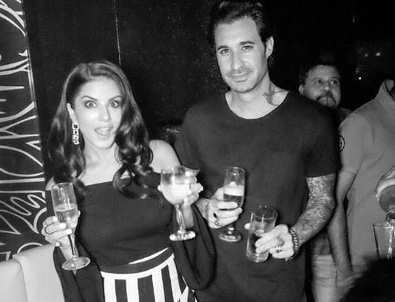 खुलासा- असल में शर्मीली हैं सनी लियोनी, शाहरुख ने यूं की मदद