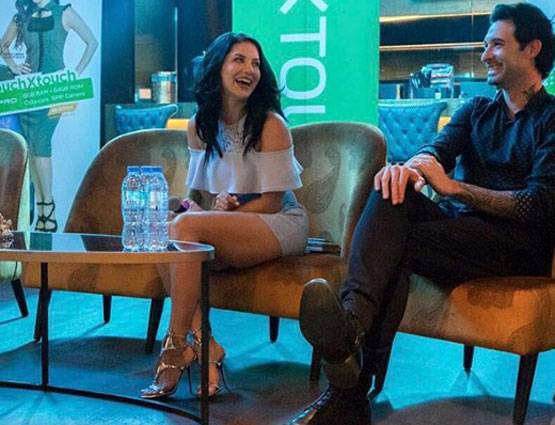 खुलासा- असल में शर्मीली हैं सनी लियोनी, शाहरुख ने यूं की मदद