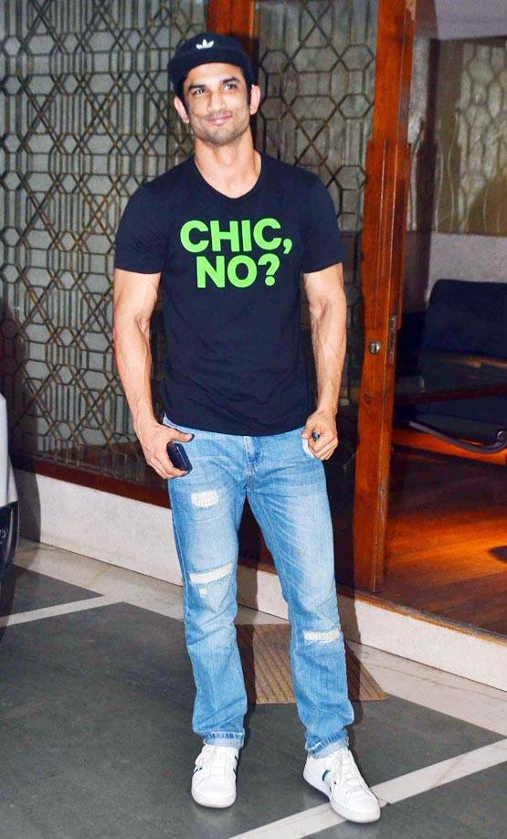 चेतन भगत को BIRTHDAY विश करने नई कार में पहुंचीं एकता कपूर