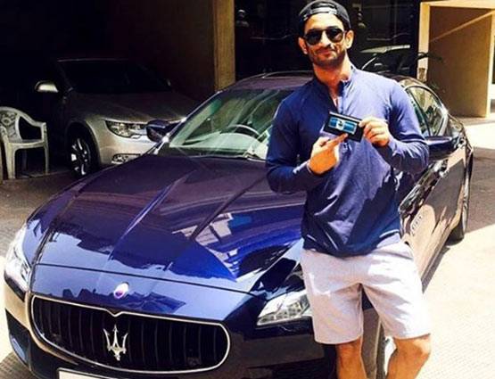 PHOTOS: फिल्मी 'धोनी' ने नई कार में कराई 'गर्लफ्रेंड' को सैर