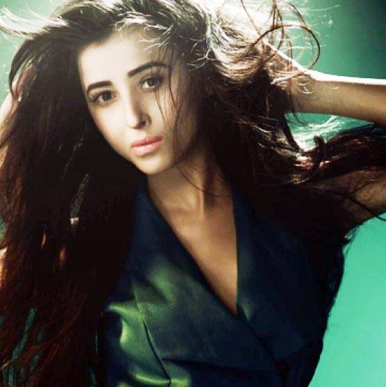 क्या आपने देखा इस EX-Roadies का बोल्ड फोटोशूट