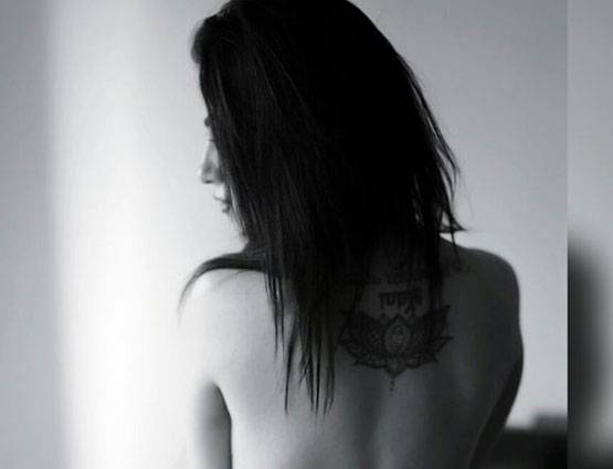 सेनेटरी पैड टैक्स फ्री चाहती है ये मॉडल, इन PHOTOS से सुर्खियों में