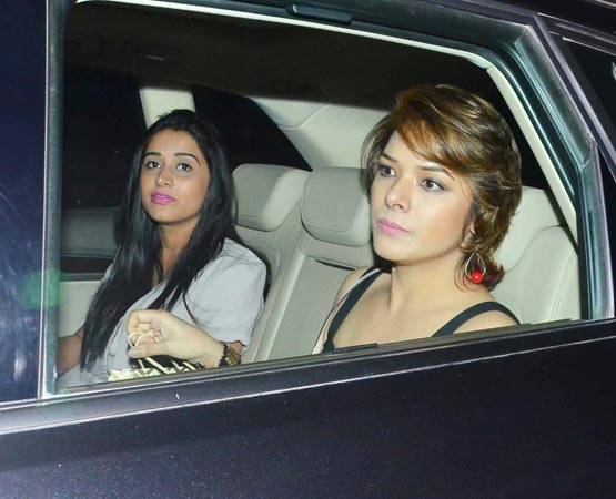 चेतन भगत को BIRTHDAY विश करने नई कार में पहुंचीं एकता कपूर