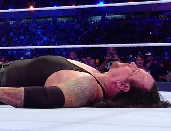 PHOTOS: खत्म हुआ 25 वर्षों का रुतबा, आखिरी मैच में इस तरह हारे अंडरटेकर...