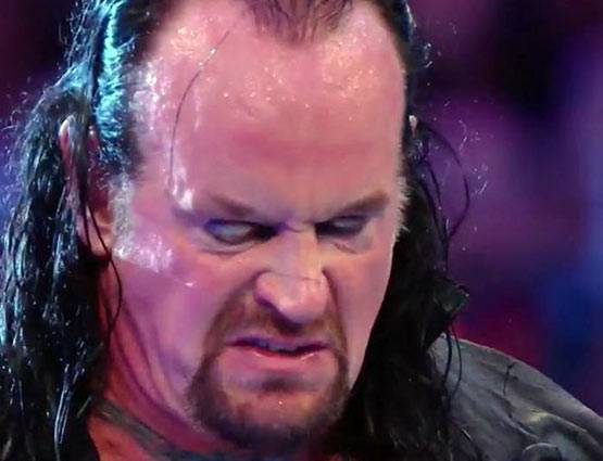 PHOTOS: खत्म हुआ 25 वर्षों का रुतबा, आखिरी मैच में इस तरह हारे अंडरटेकर...