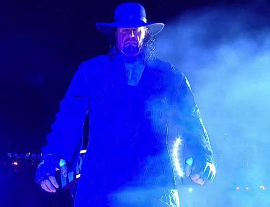 PHOTOS: खत्म हुआ 25 वर्षों का रुतबा, आखिरी मैच में इस तरह हारे अंडरटेकर...