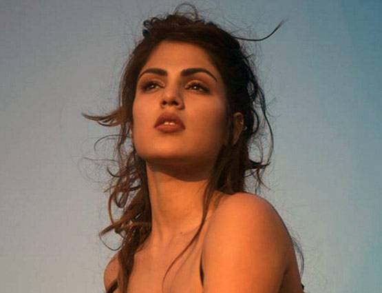 बोल्ड फोटोशूट से सुर्खियों में है ये एक्ट्रेस, देखें 23 PHOTOS