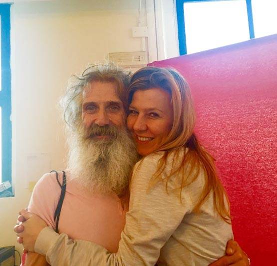 मिलिए सबसे हॉट योग गुरु से- साल में सिर्फ एक बार धोते हैं बाल