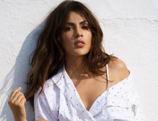 बोल्ड फोटोशूट से सुर्खियों में है ये एक्ट्रेस, देखें 23 PHOTOS