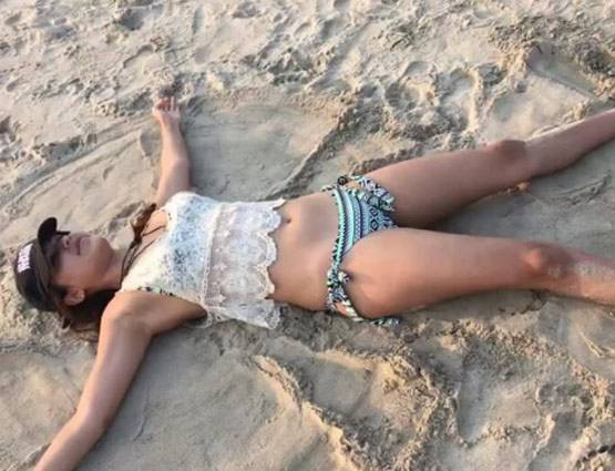 बोल्ड फोटोशूट से सुर्खियों में है ये एक्ट्रेस, देखें 23 PHOTOS