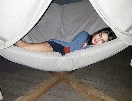 बोल्ड फोटोशूट से सुर्खियों में है ये एक्ट्रेस, देखें 23 PHOTOS