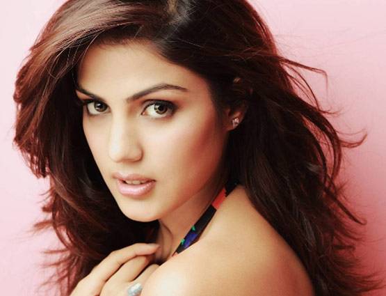 बोल्ड फोटोशूट से सुर्खियों में है ये एक्ट्रेस, देखें 23 PHOTOS