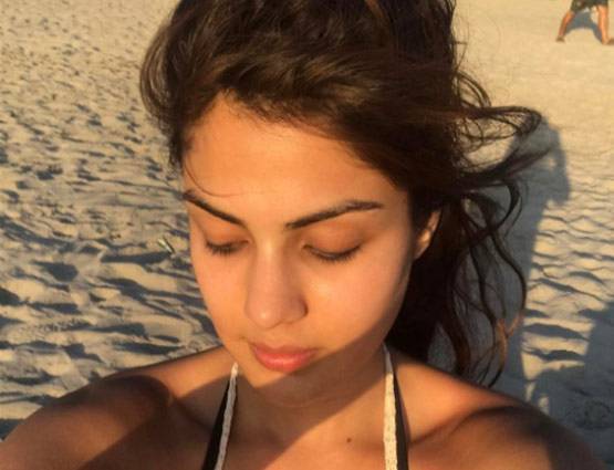 बोल्ड फोटोशूट से सुर्खियों में है ये एक्ट्रेस, देखें 23 PHOTOS