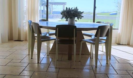 किम कर्दाशियां की बहन कर्टनी कर्दाशियां का आलीशान घर देखते रह जाएंगे!