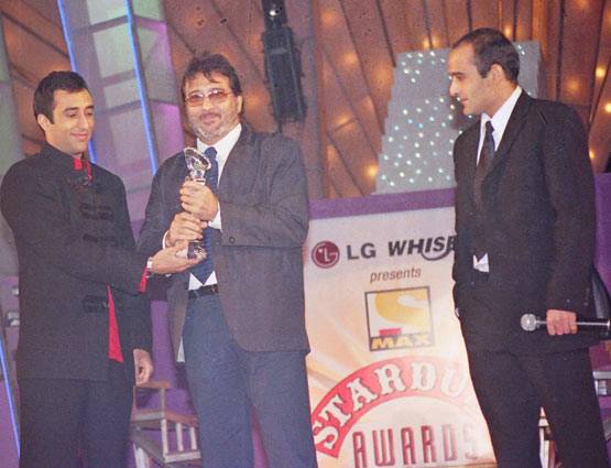 2 बीवियां, 3 बेटे और 1 बेटी- ये है विनोद खन्ना का परिवार