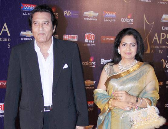 2 बीवियां, 3 बेटे और 1 बेटी- ये है विनोद खन्ना का परिवार