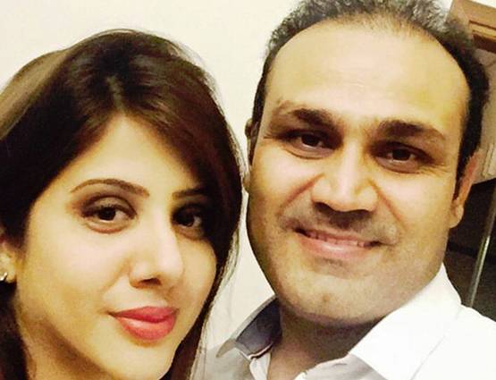 सहवाग ने फिर शेयर की वाइफ आरती की फोटो, खुद को कहा- शांत और सुशील पति