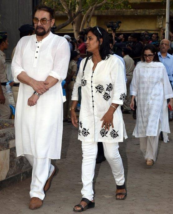 PHOTOS:विनोद खन्ना के अंतिम संस्कार में पहुंचे कौन-कौन CELEBS