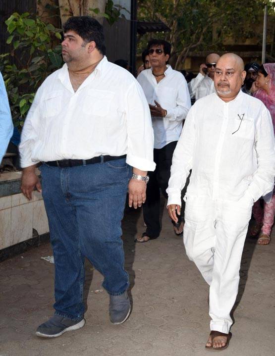 PHOTOS:विनोद खन्ना के अंतिम संस्कार में पहुंचे कौन-कौन CELEBS