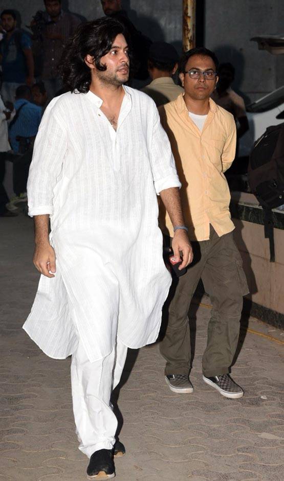 PHOTOS:विनोद खन्ना के अंतिम संस्कार में पहुंचे कौन-कौन CELEBS