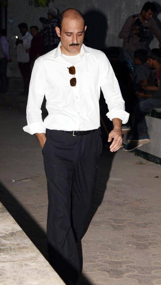 PHOTOS:विनोद खन्ना के अंतिम संस्कार में पहुंचे कौन-कौन CELEBS