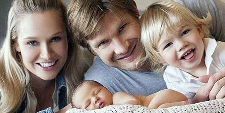 आईपीएल के स्टार क्रिकेटर्स की हॉट पत्नियां और गर्लफ्रेंड्स