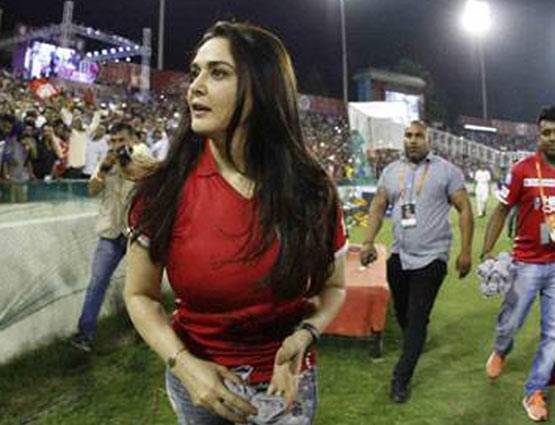 जब एक रन आउट से प्रीति जिंटा में आई 'जान', जमकर किया डांस