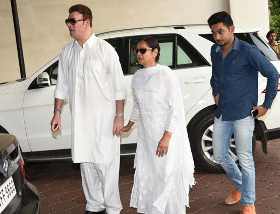 ऋषि कपूर के ट्वीट का असर, विनोद खन्ना की प्रार्थना सभा में पहुंचे सभी बड़े सितारे